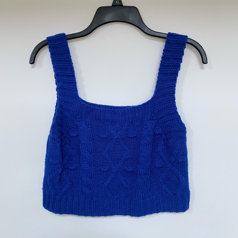 Nwot M crochet crop blue crop top tank.  Kendall & Kylie